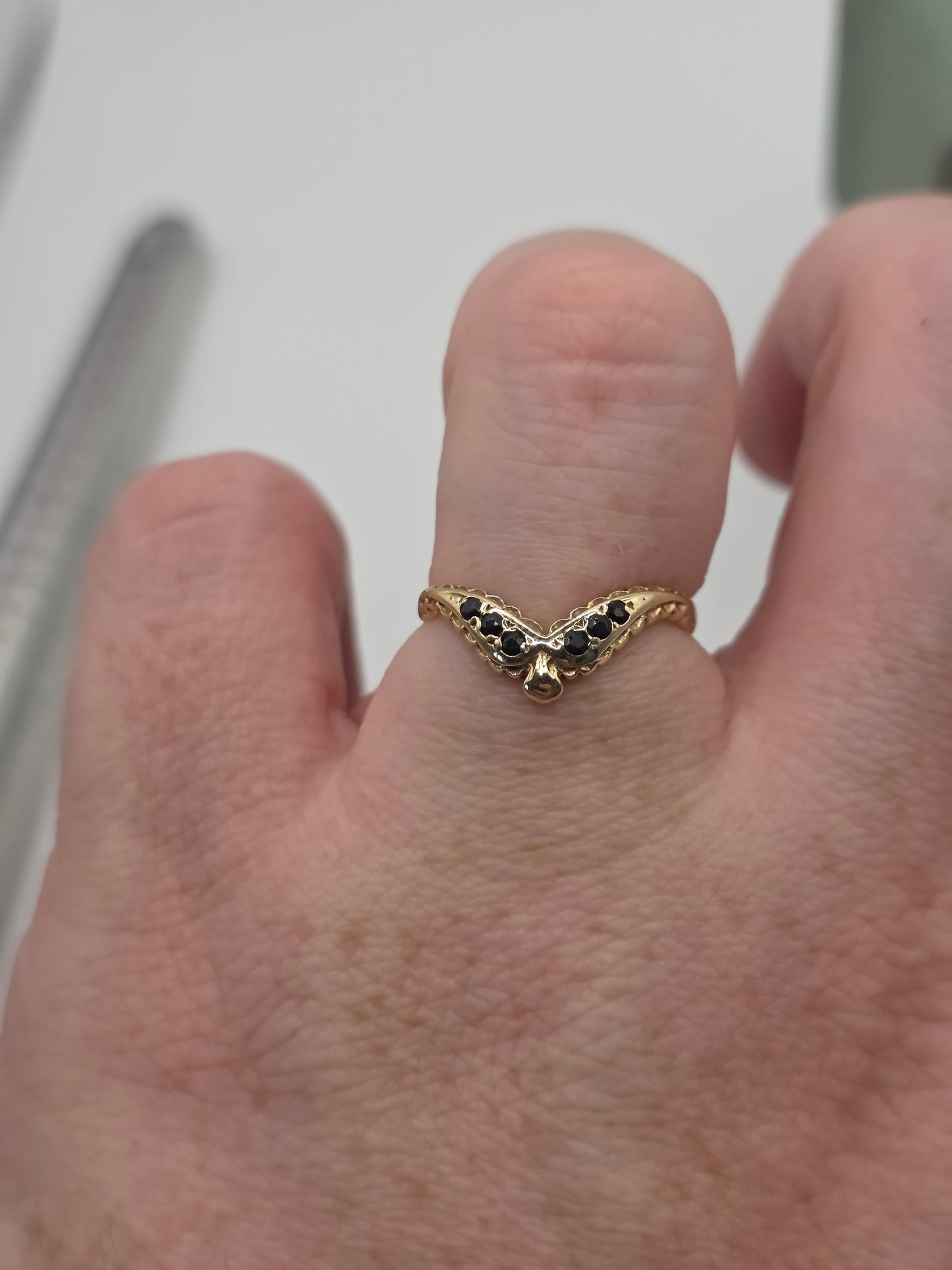 9ct gold sapphire wishbone ring