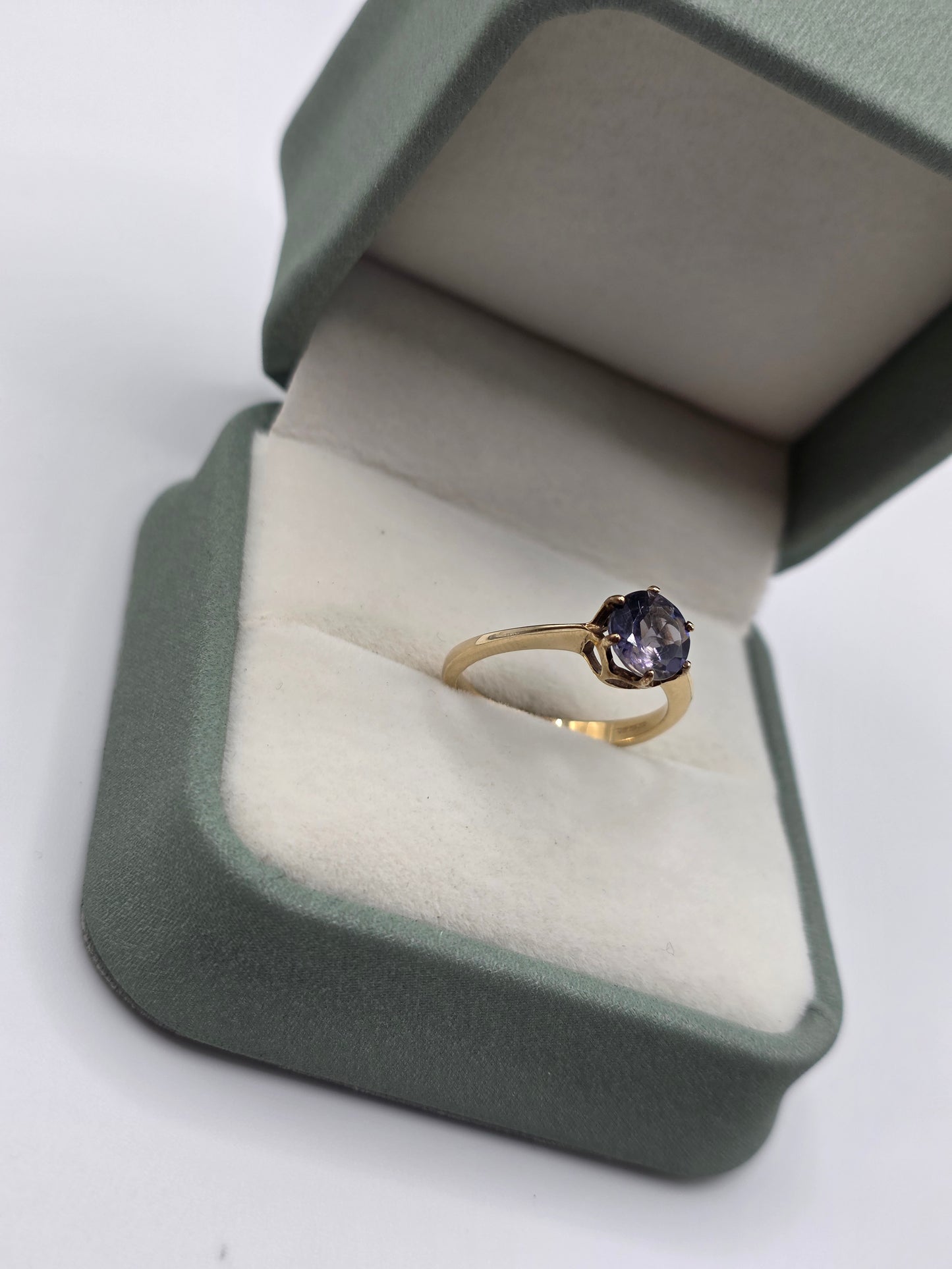 9ct gold iolite ring