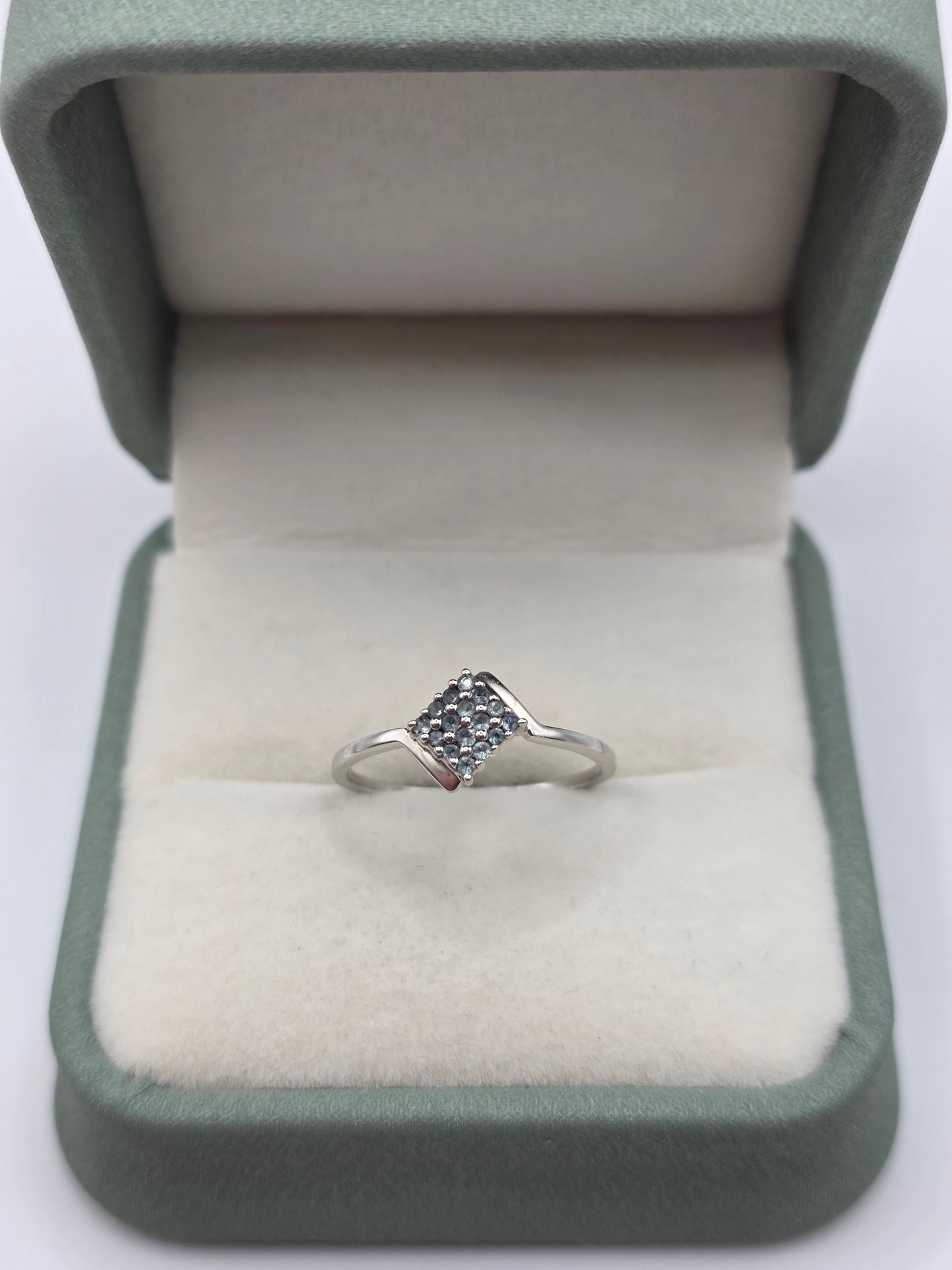 9ct white gold alexandrite ring
