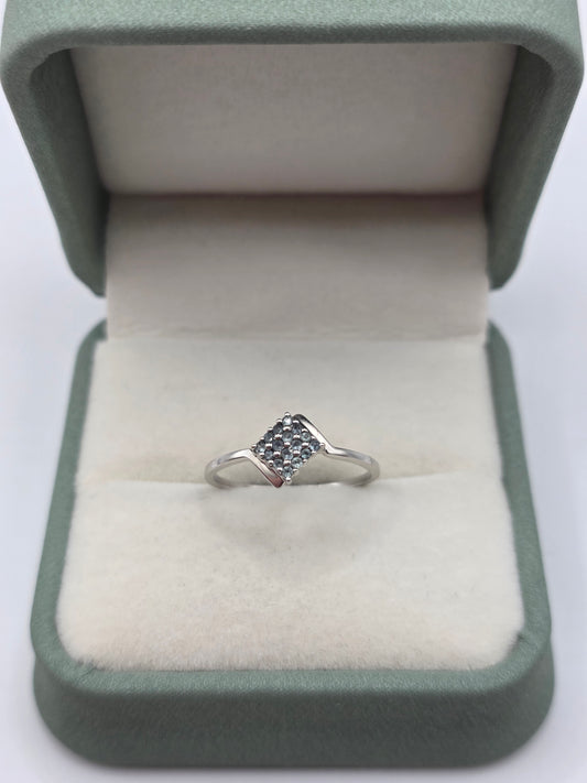 9ct white gold alexandrite ring