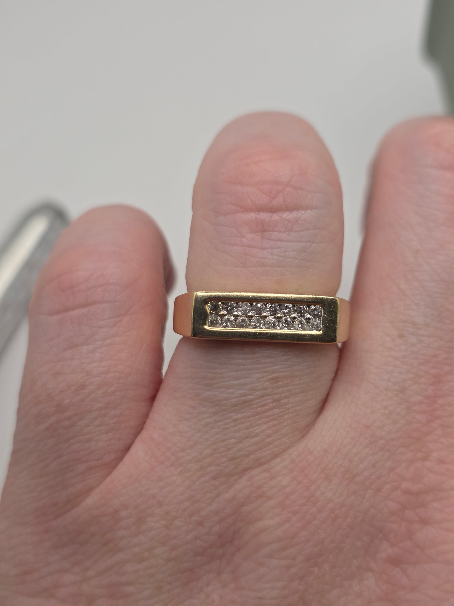 9ct gold diamond ring