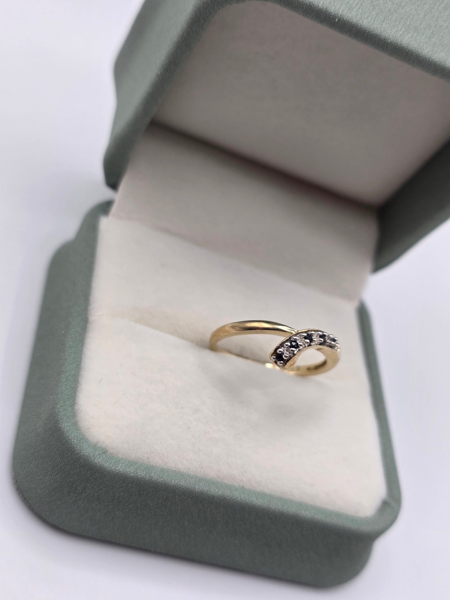 9ct gold sapphire and diamond wishbone ring