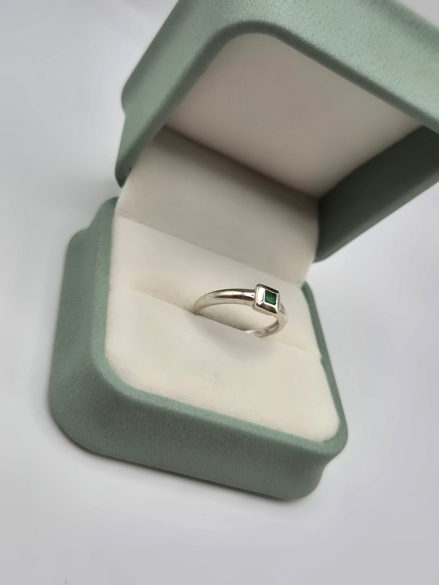 9ct white gold emerald ring