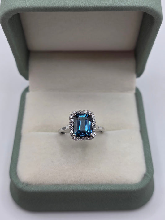9ct white gold topaz ring