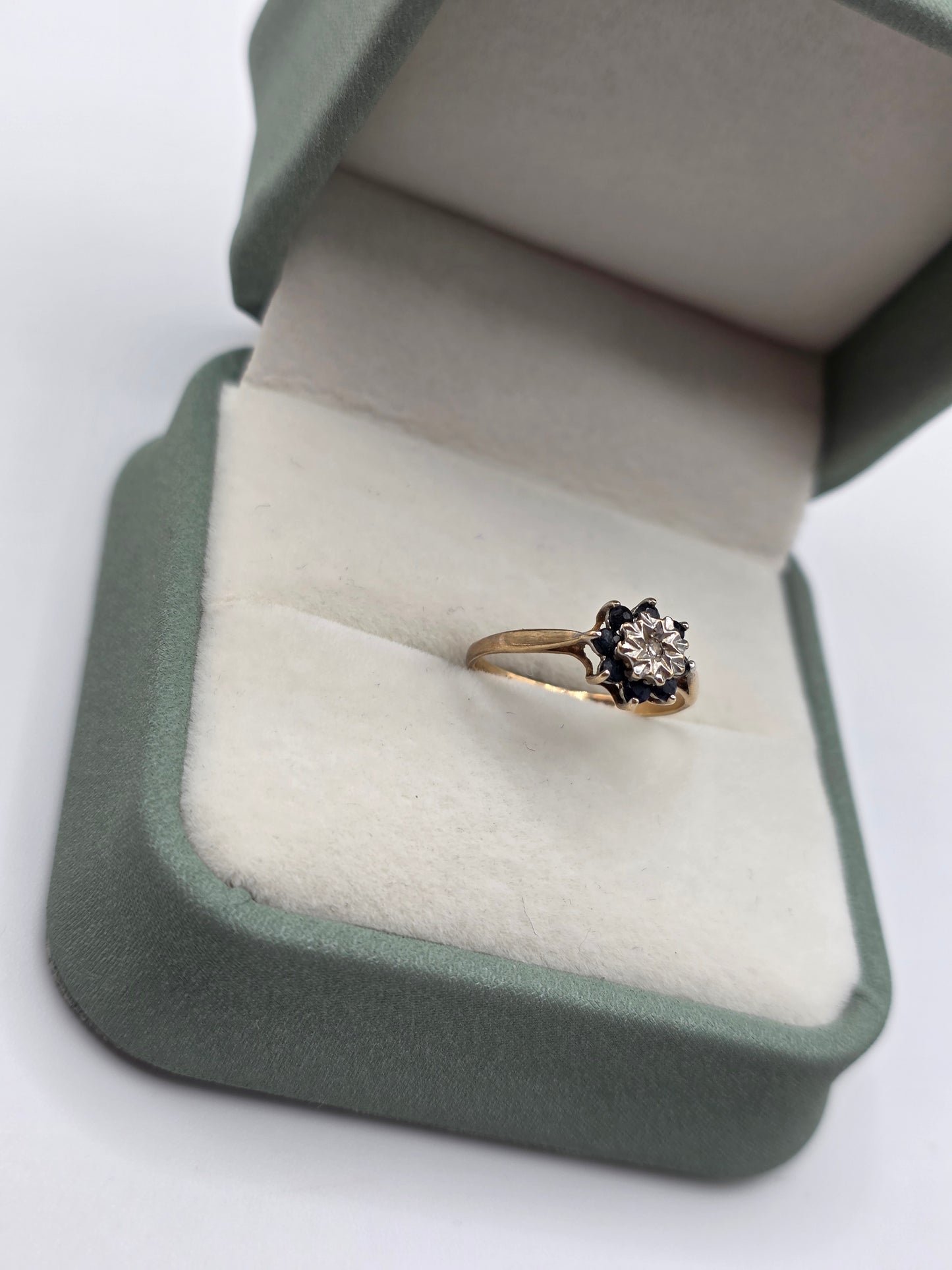 9ct gold sapphire and diamond ring