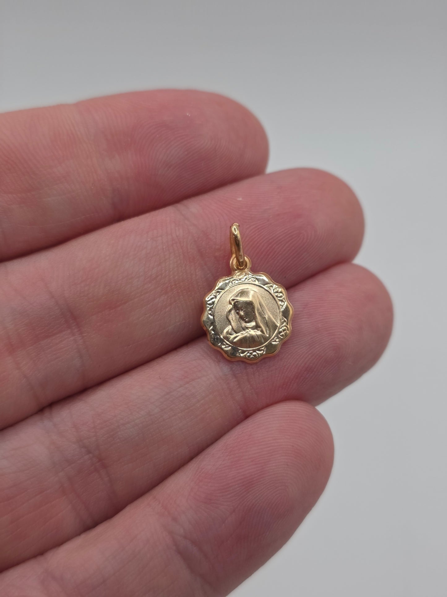 9ct gold st mary charm