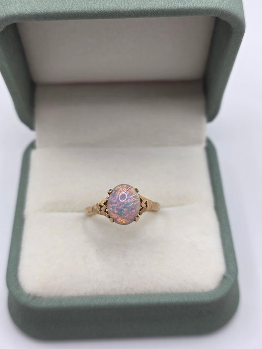 Vintage 9ct gold opal doublet ring