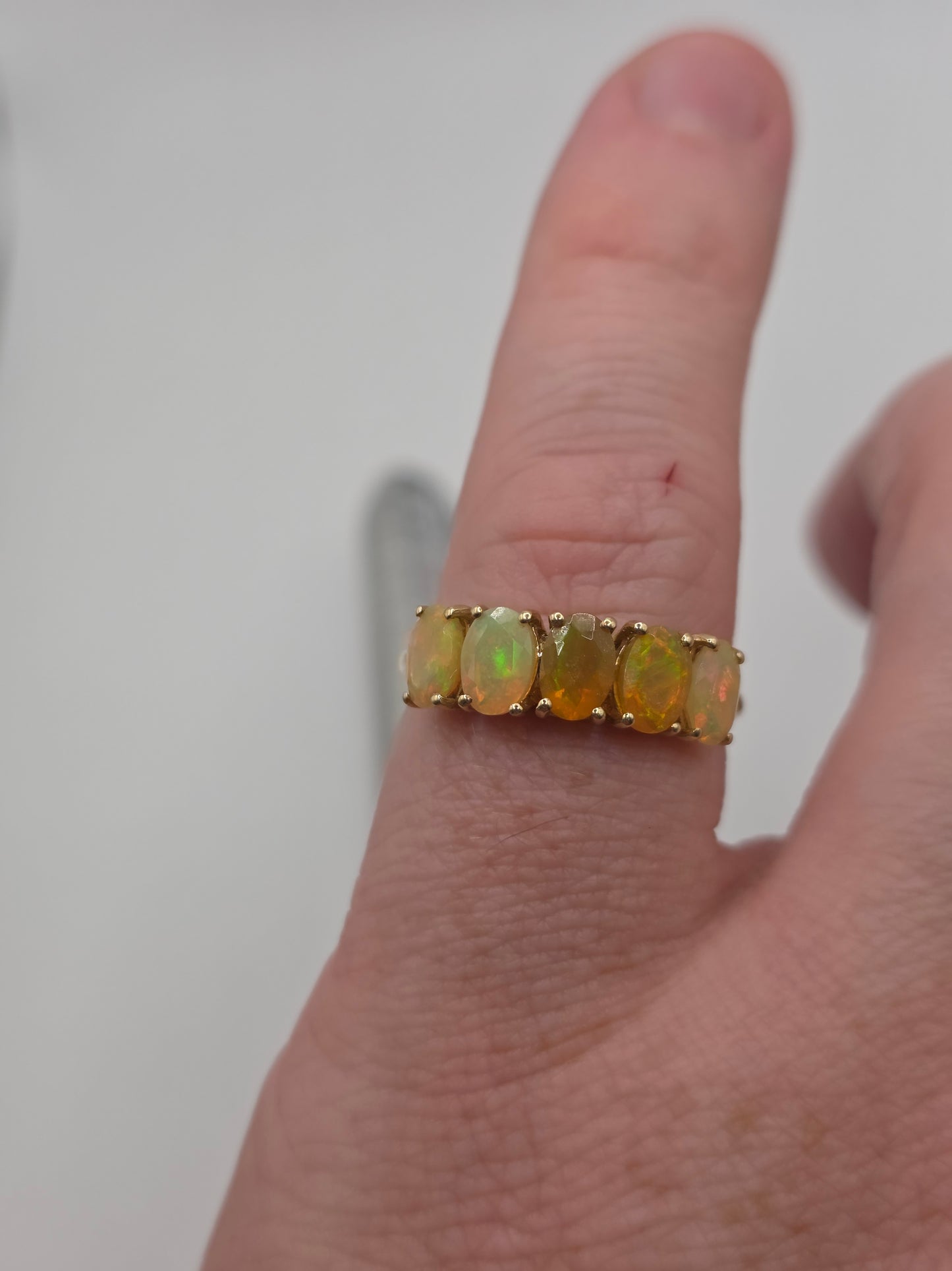 9ct gold opal ring