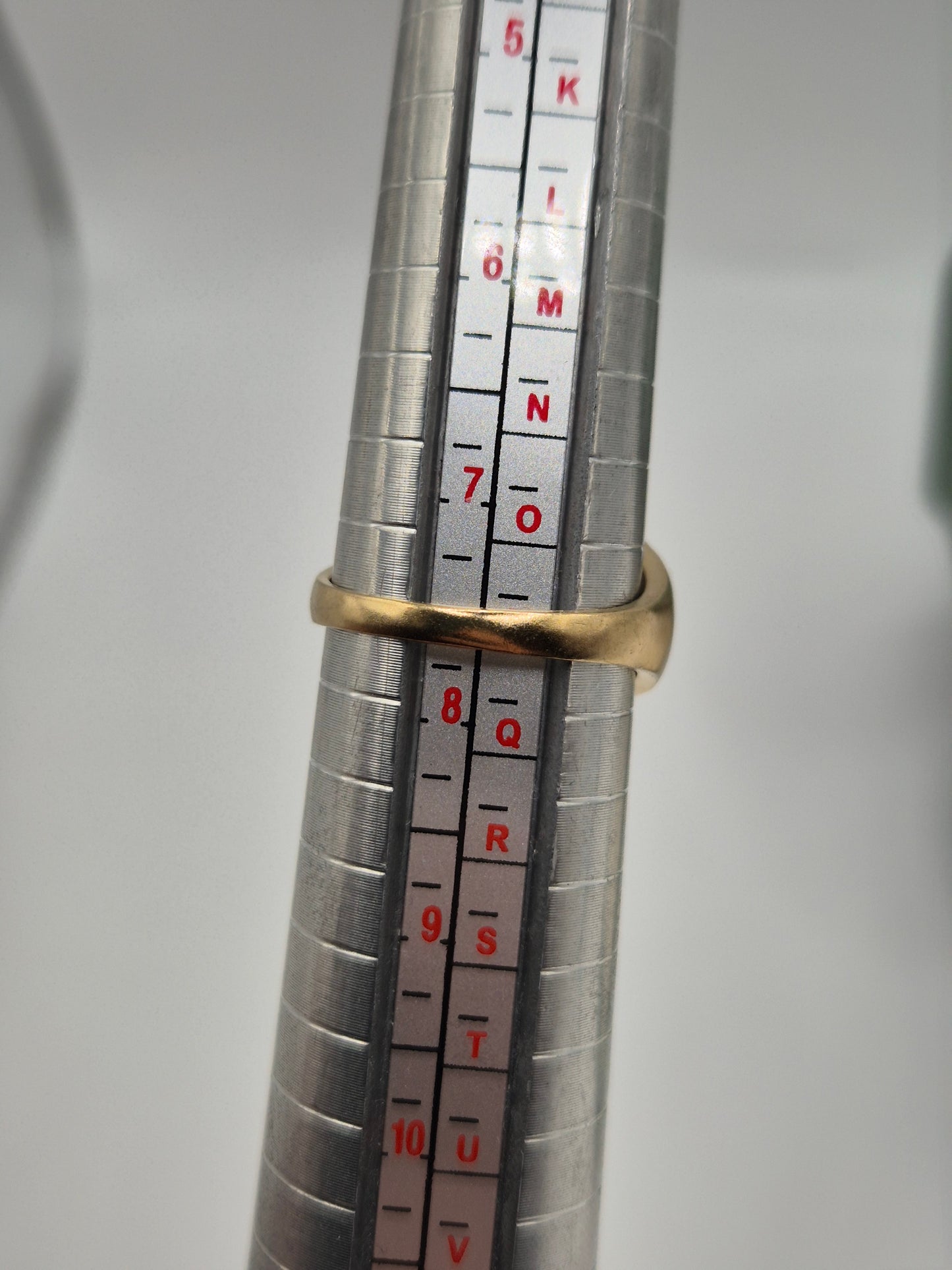 Heavy 9ct gold tanzanite and diamond ring