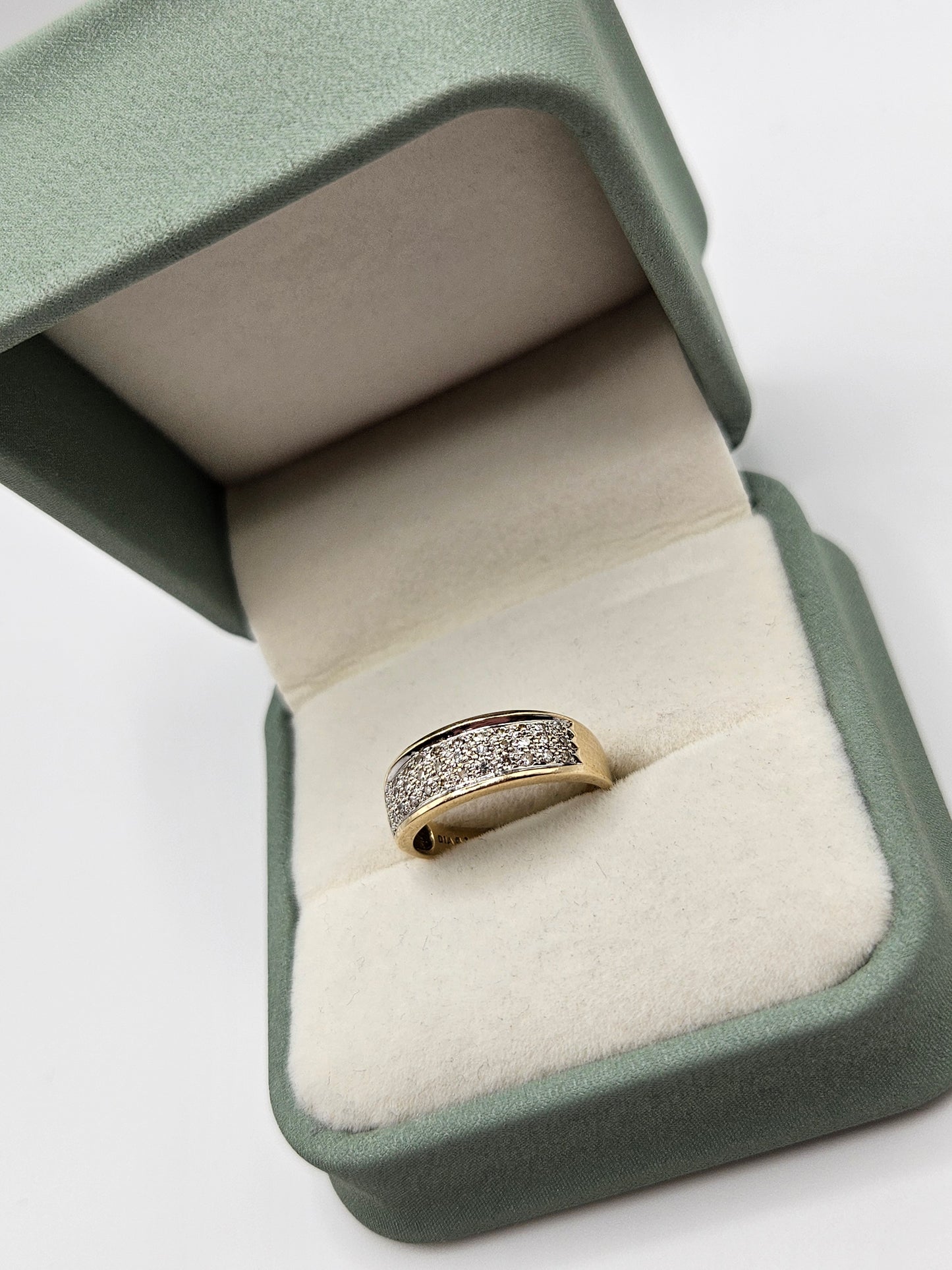 9ct gold diamond ring