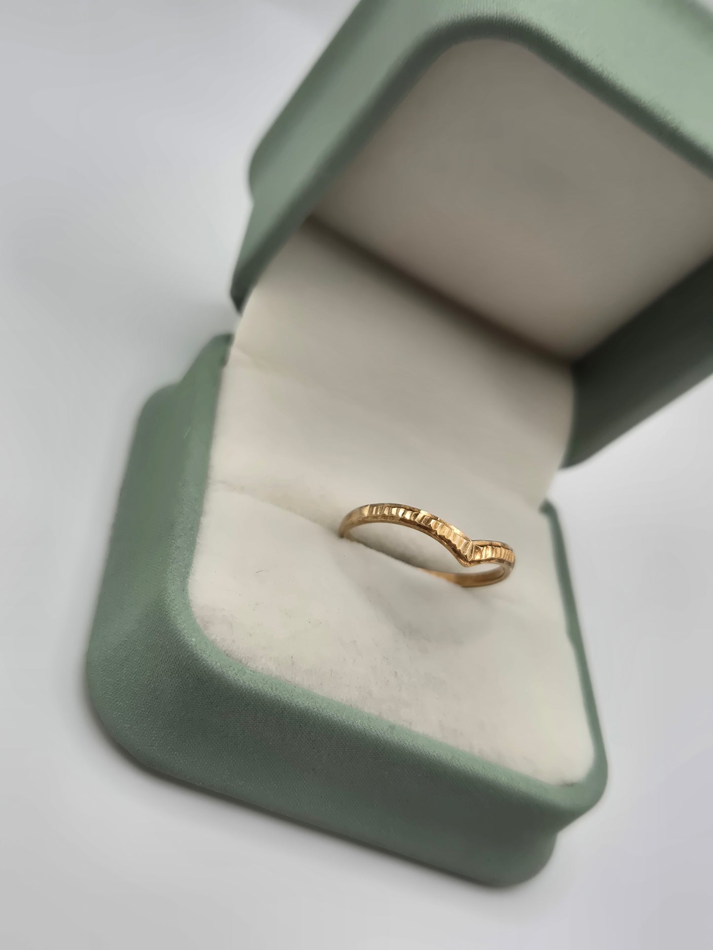 9ct gold wishbone ring