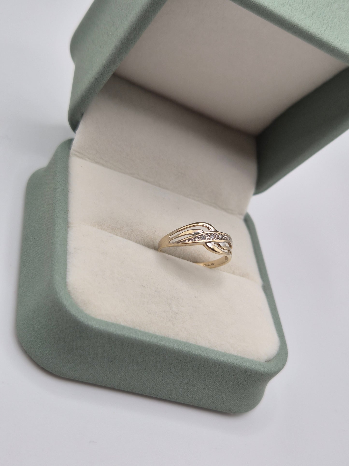 9ct gold diamond ring