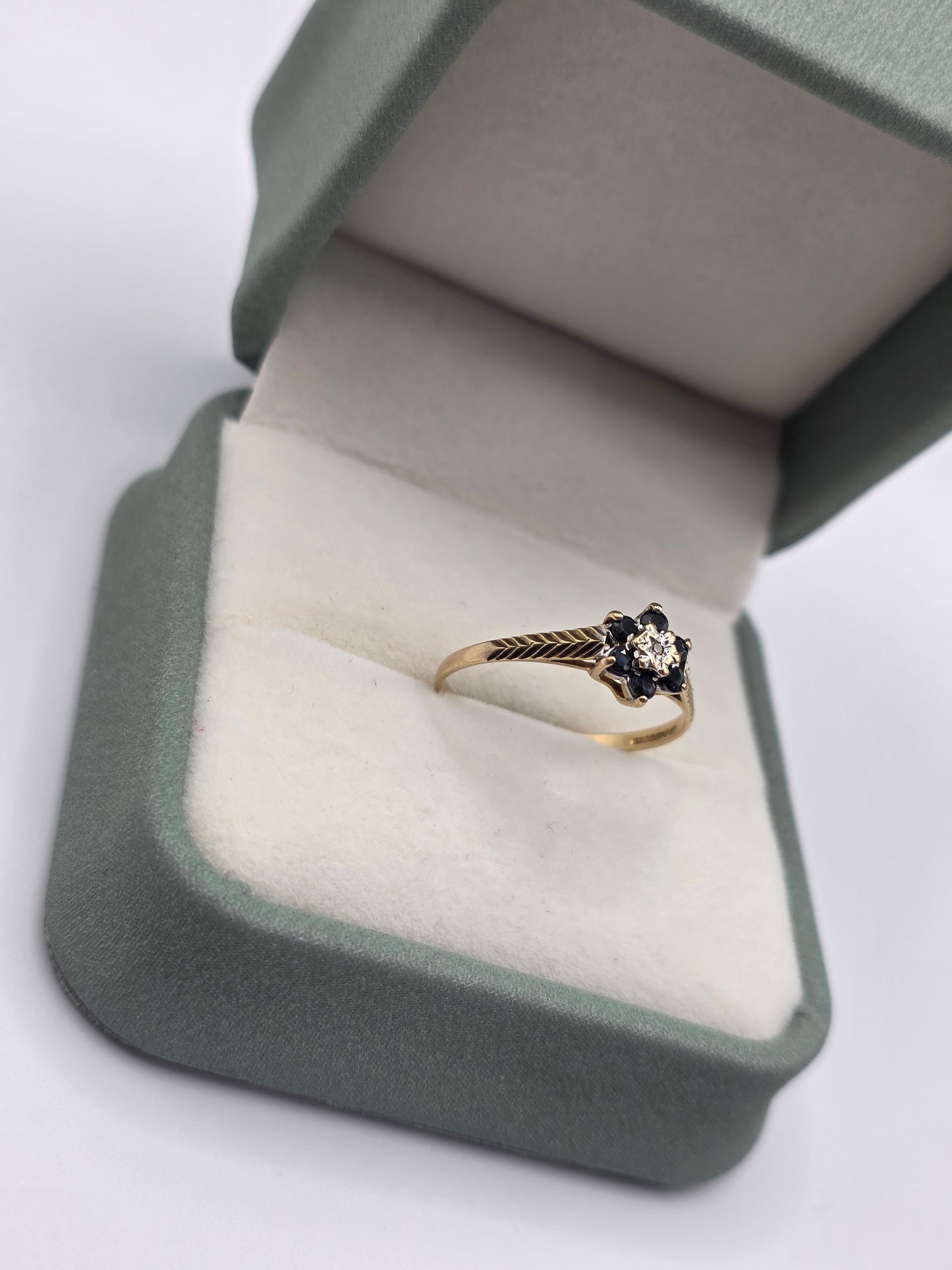 9ct gold sapphire and diamond ring