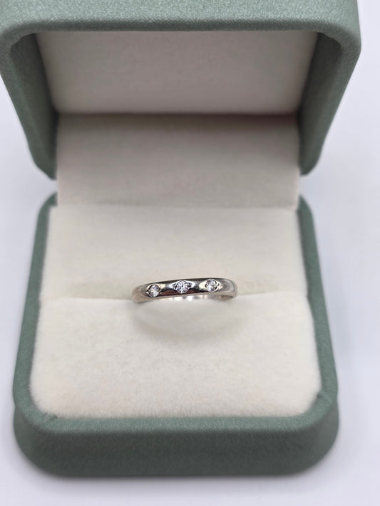 9ct white gold cz ring