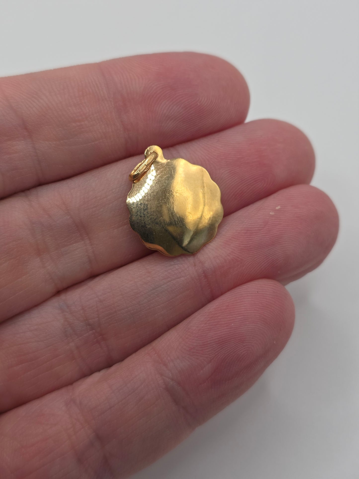9ct gold st mary pendant