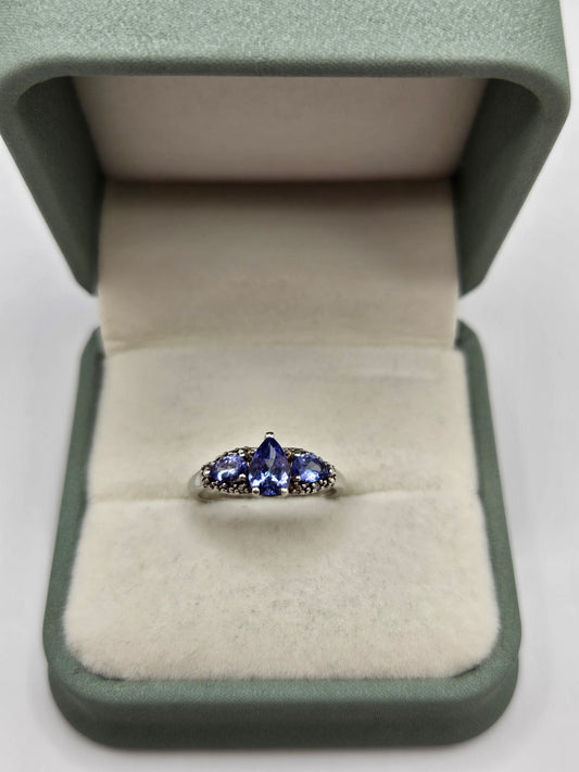 9ct white gold tanzanite ring