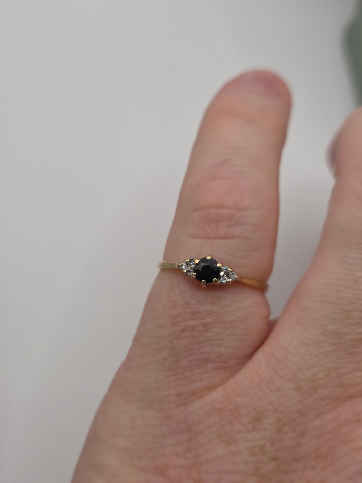 9ct gold sapphire and diamond ring