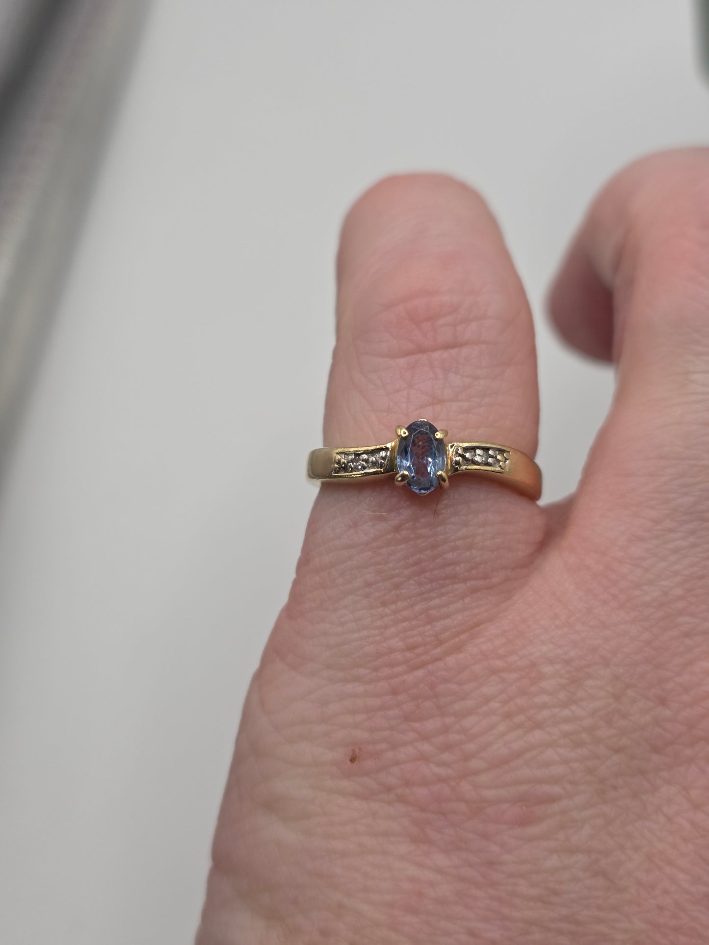 9ct gold tanzanite and diamond ring