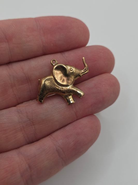 9ct gold elephant pendant