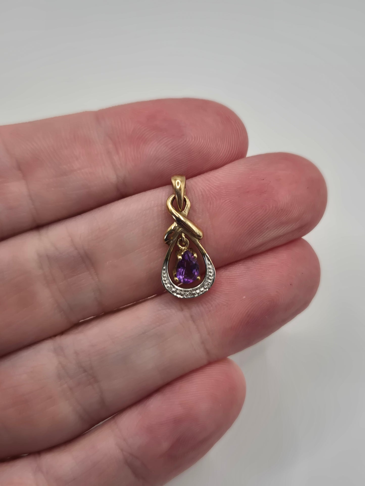 9ct gold amethyst and diamond pendant