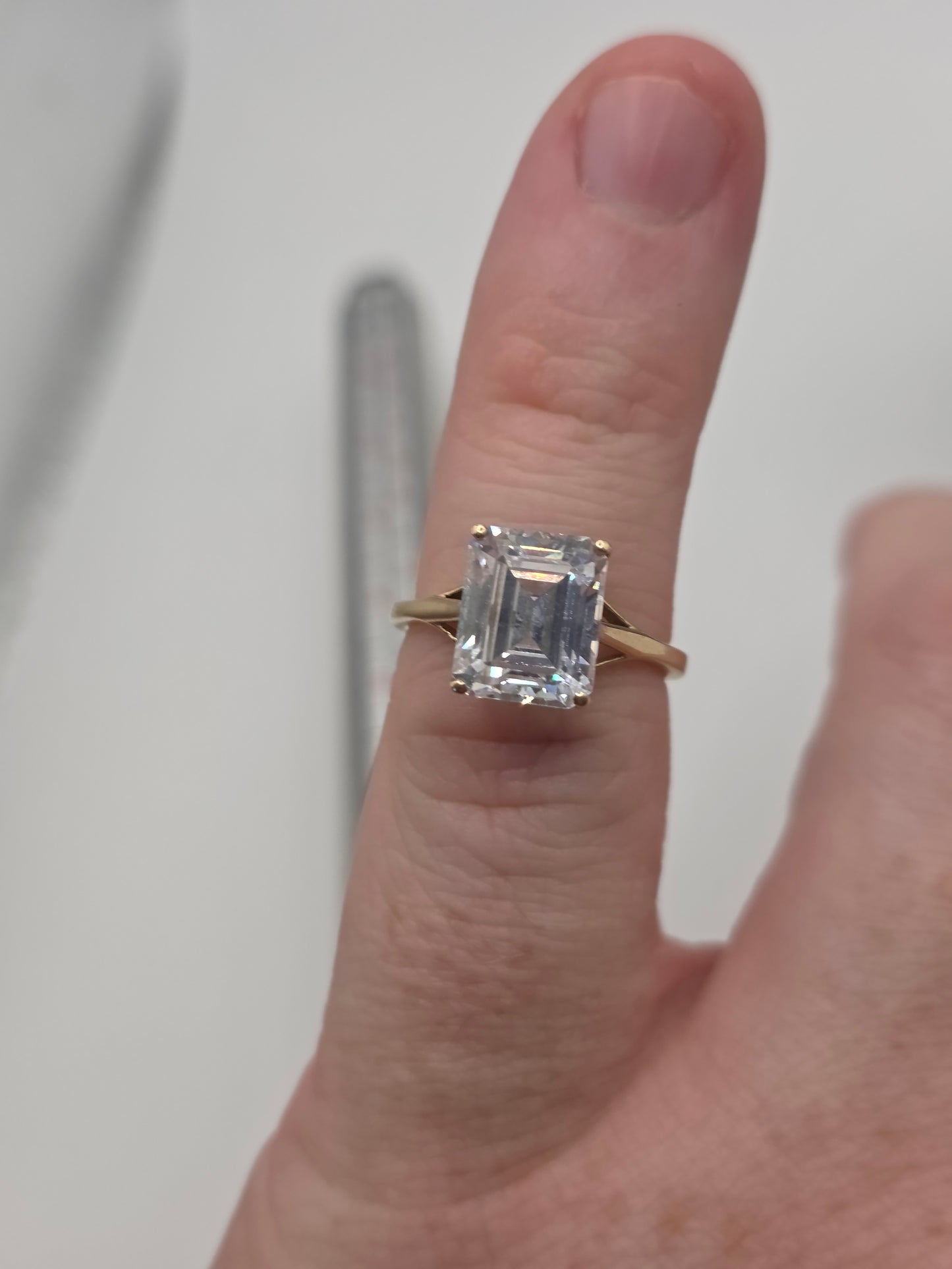 9ct gold cz ring