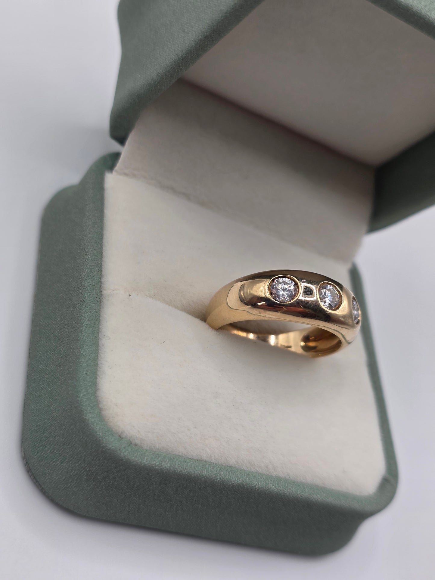 9ct gold cz ring