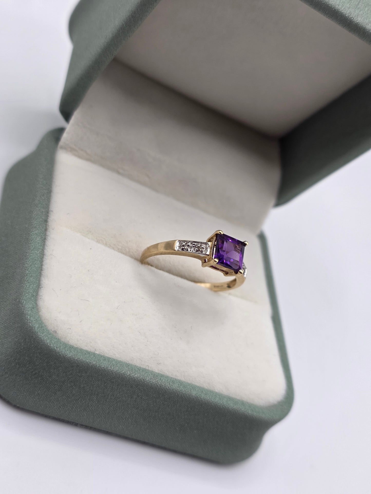 9ct gold amethyst and diamond ring