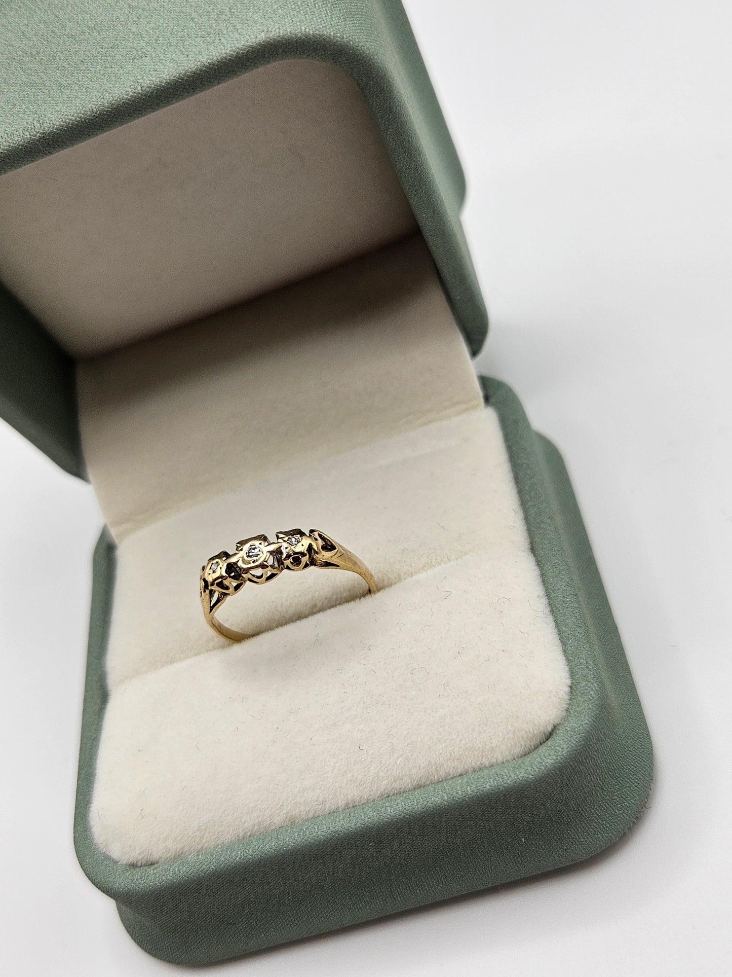 9ct gold diamond ring