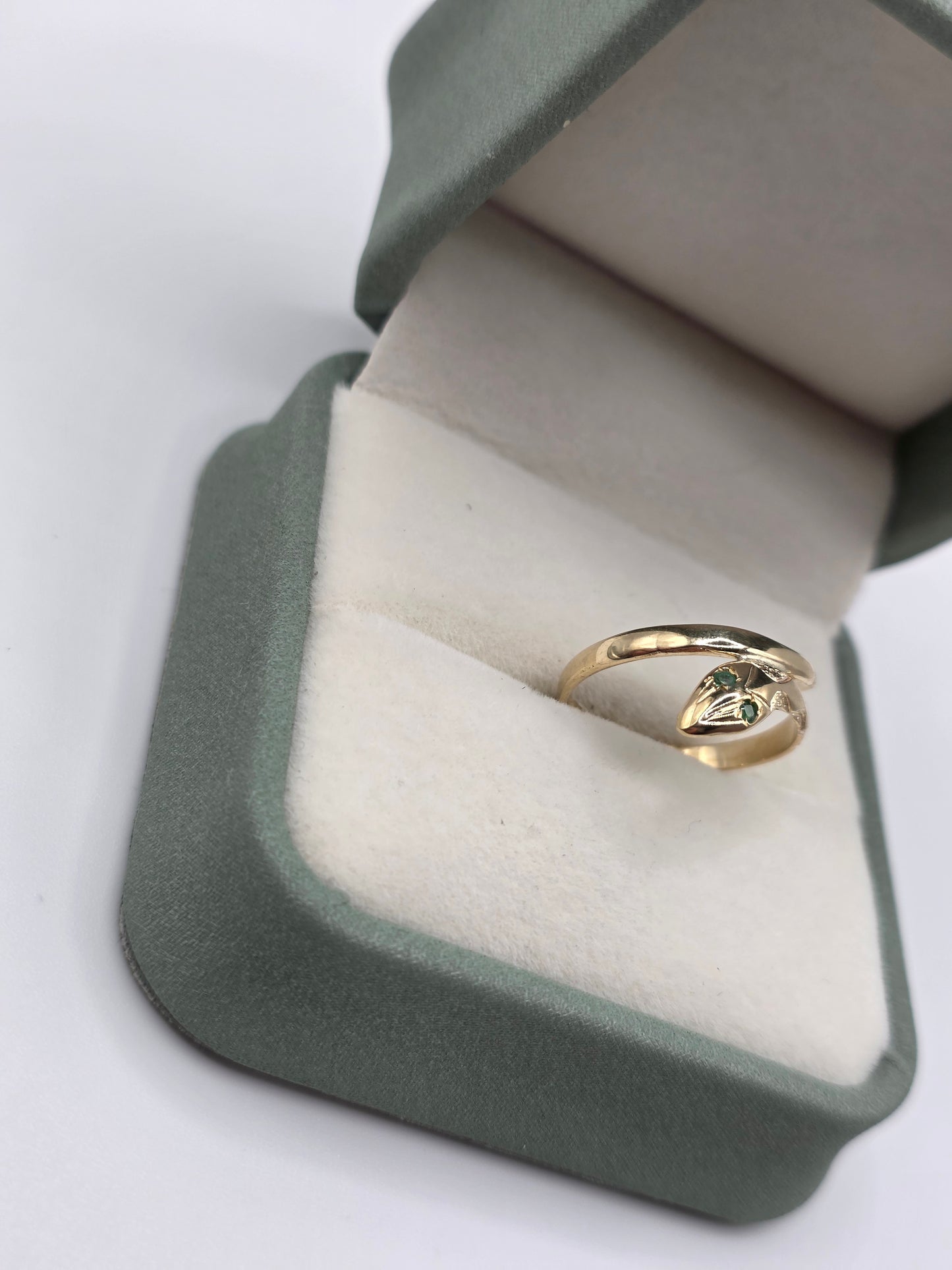 9ct gold emerald snake ring