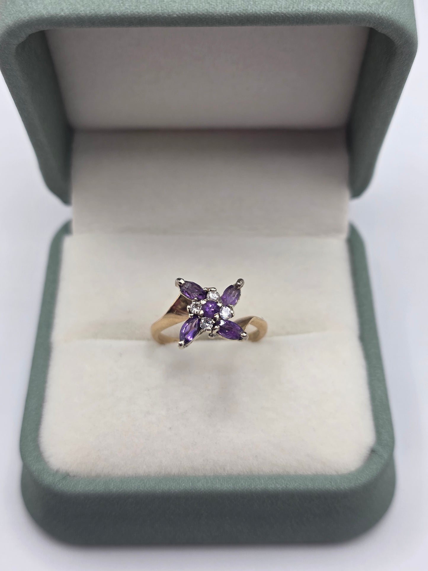 9ct gold amethyst and cz ring