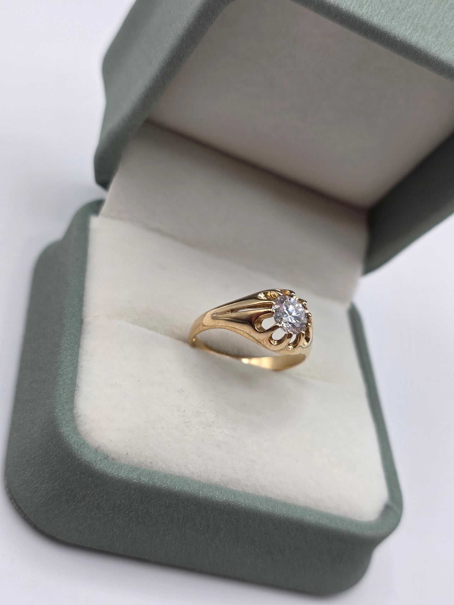 9ct gold cz gypsy ring