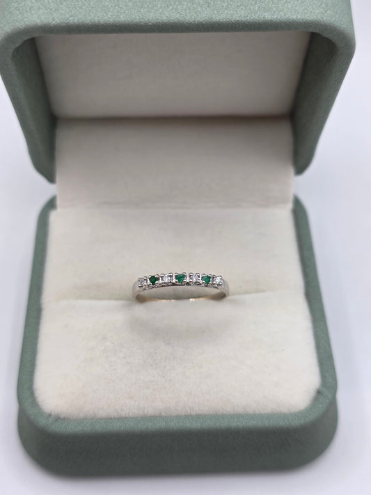 9ct white gold emerald and diamond ring