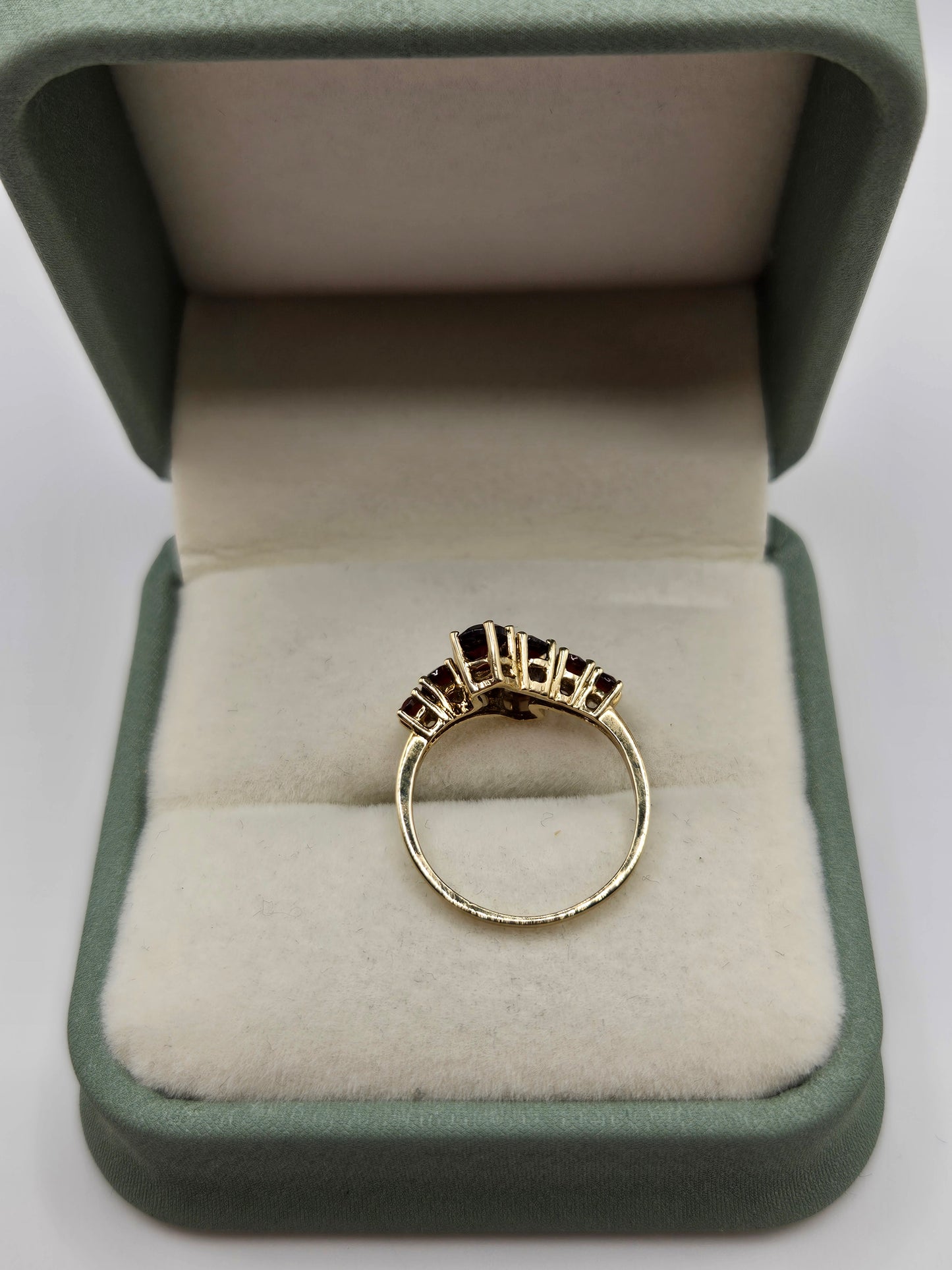 9ct gold garnet ring