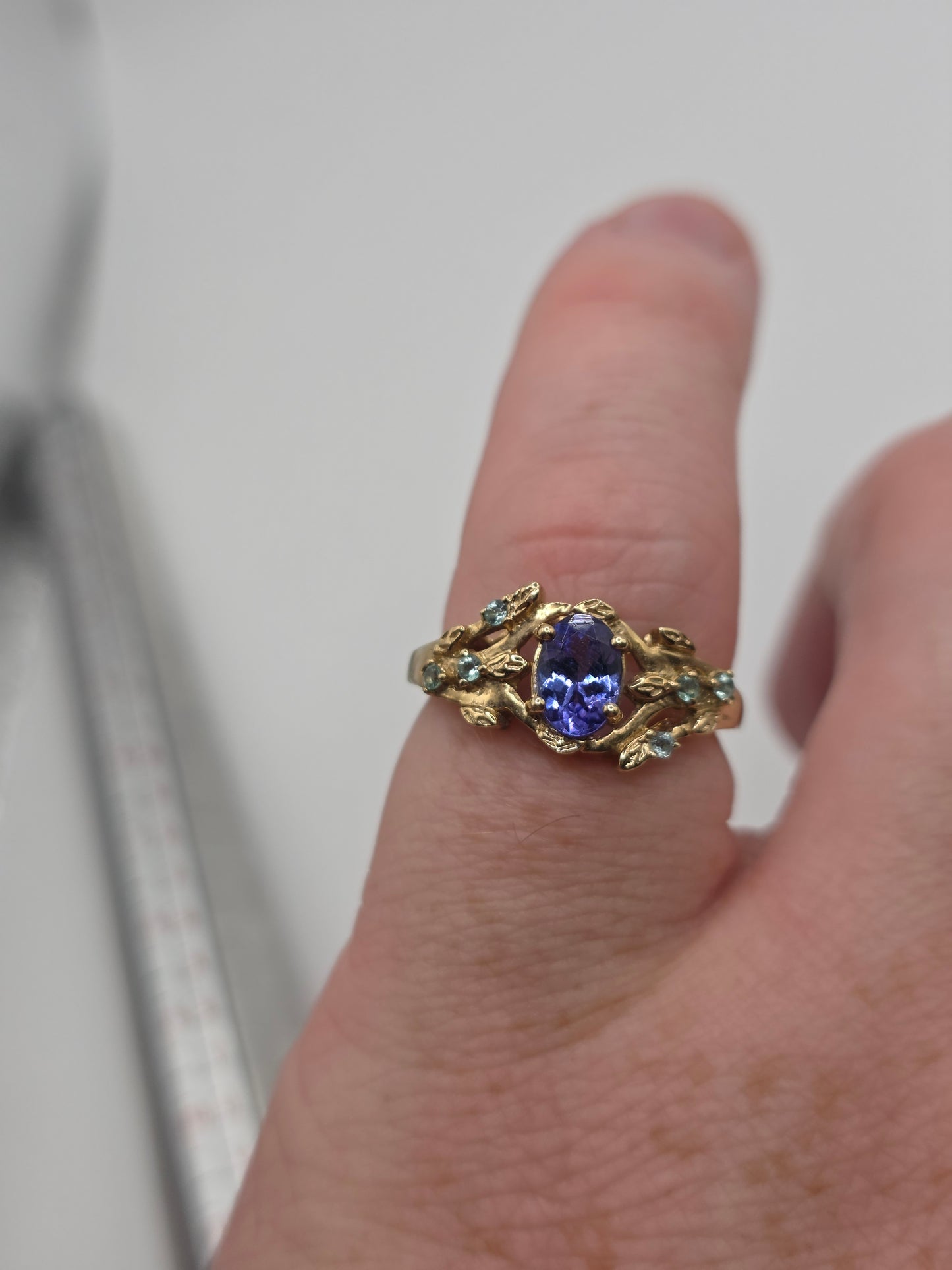9ct gold tanzanite and tourmaline ring