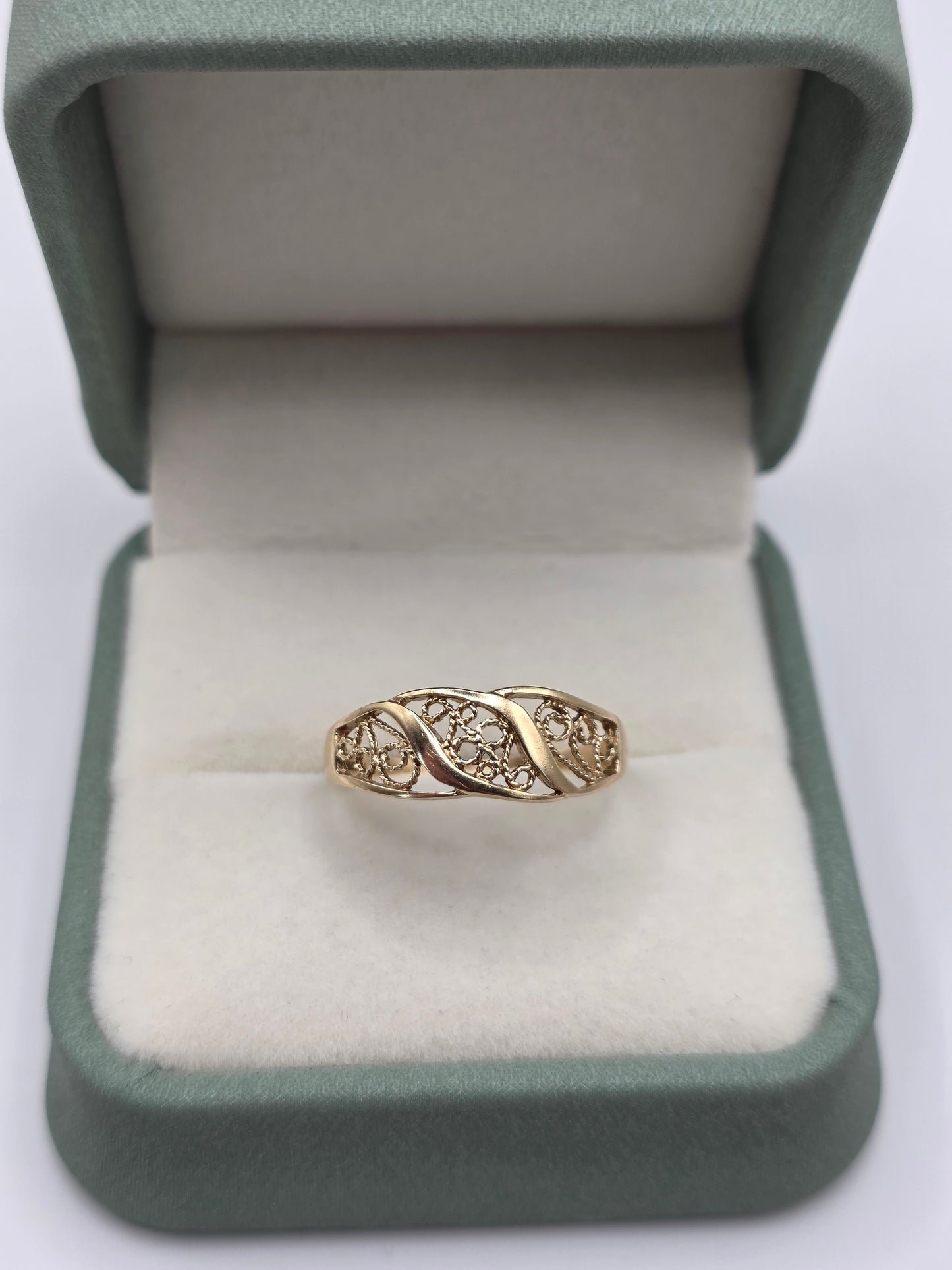 9ct gold ring
