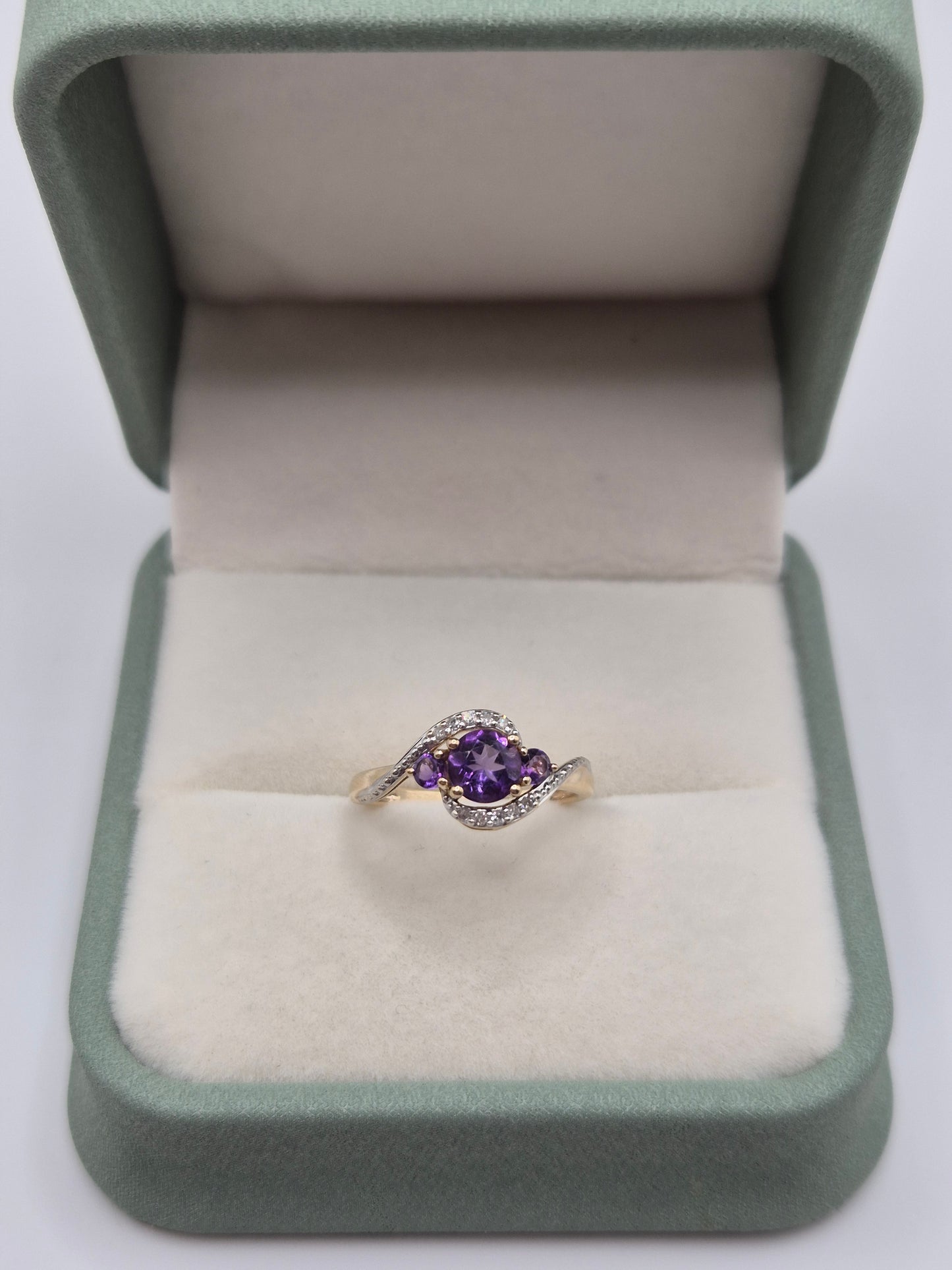 9ct gold amethyst and diamond ring
