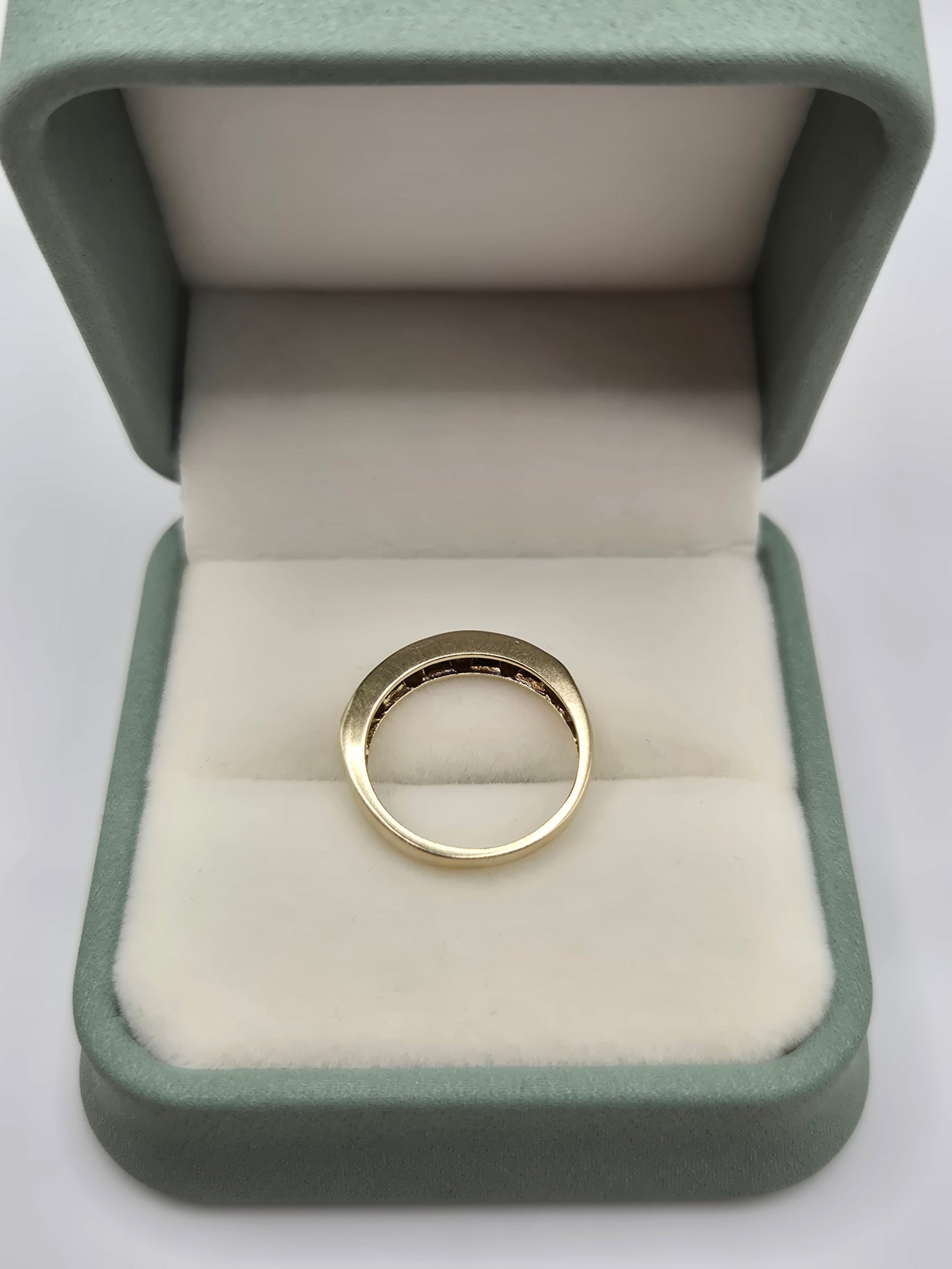 9ct gold sapphire and diamond ring