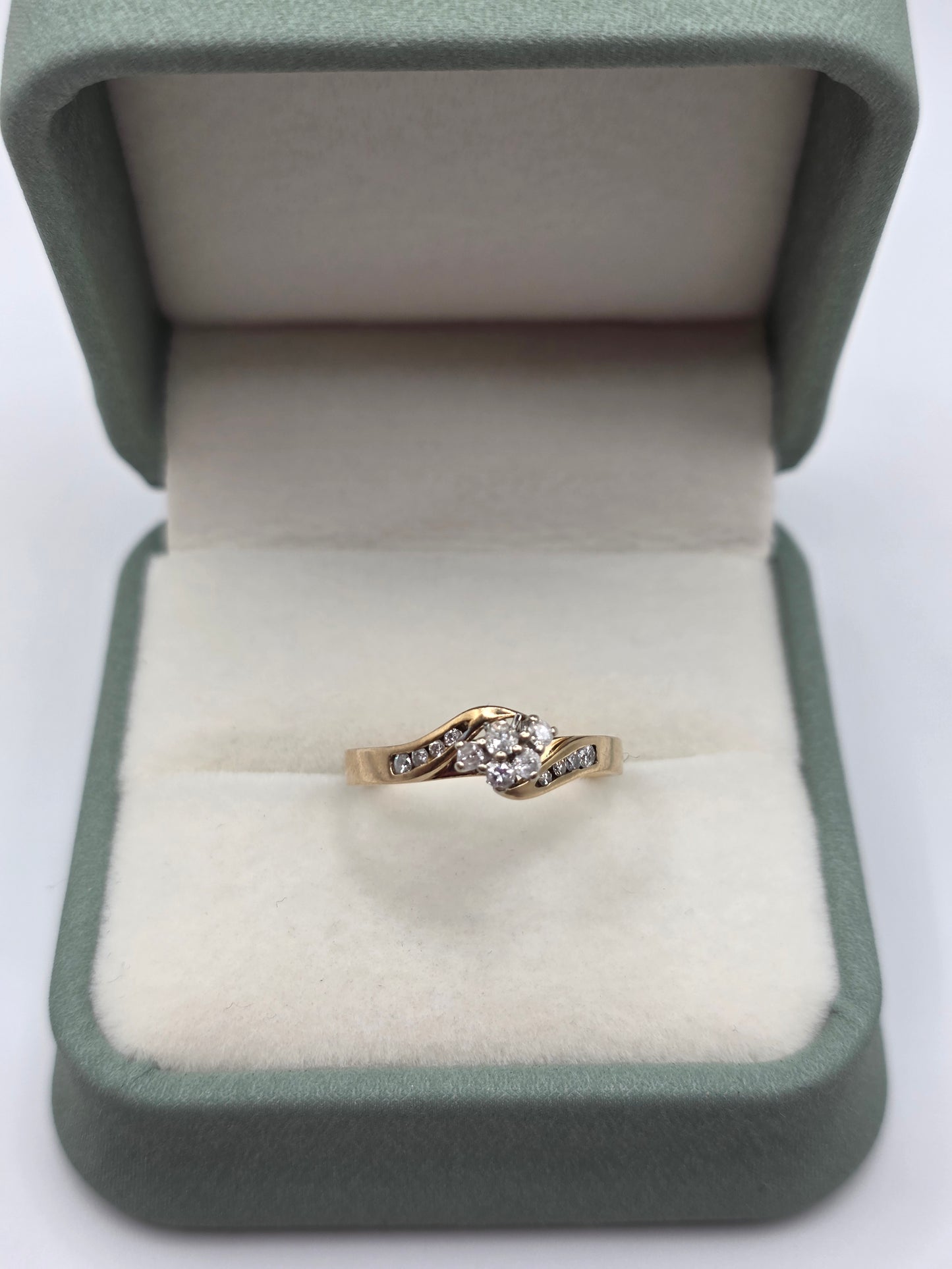 9ct gold diamond ring