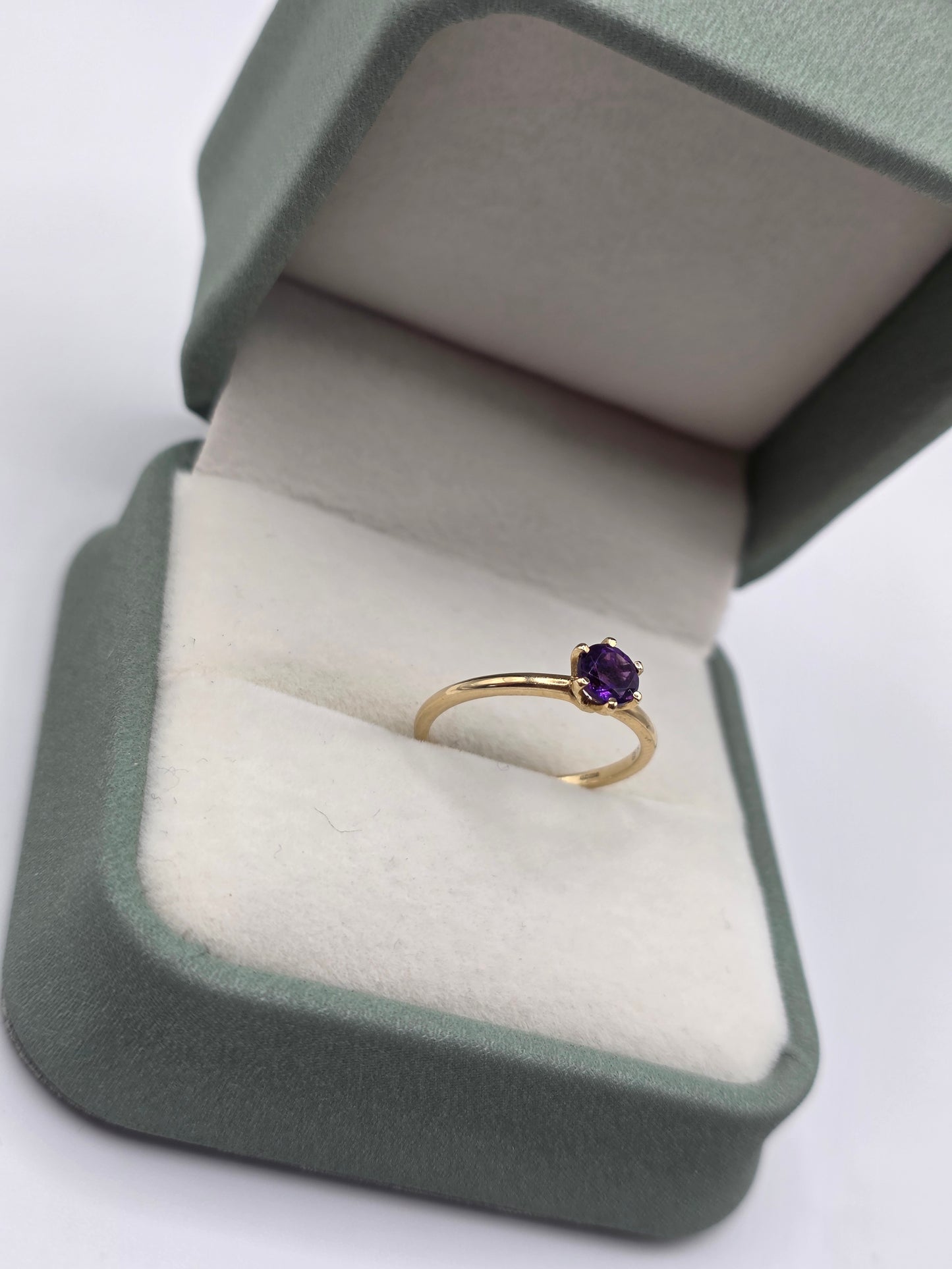 9ct gold amethyst ring