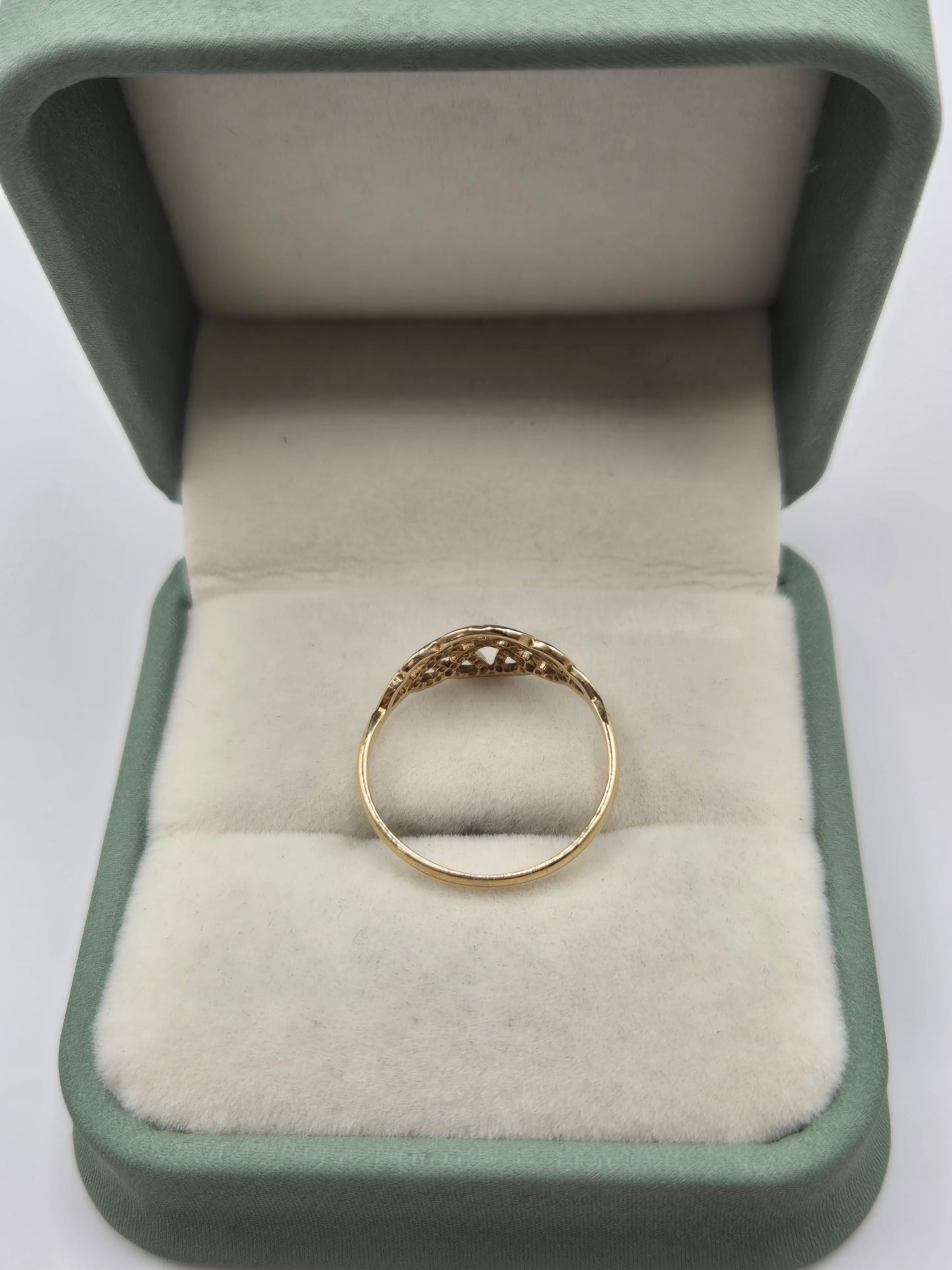 9ct gold celtic ring