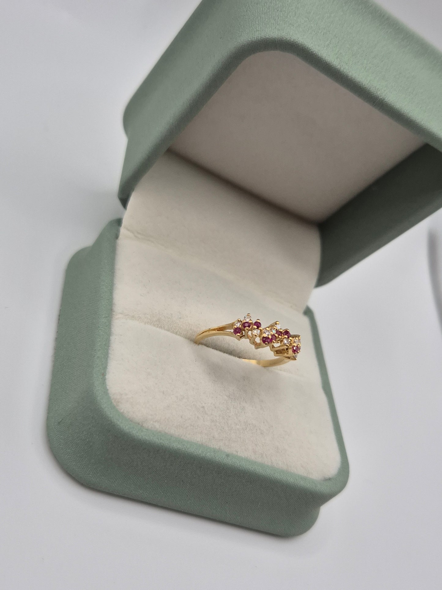 18ct gold ruby and diamond ring