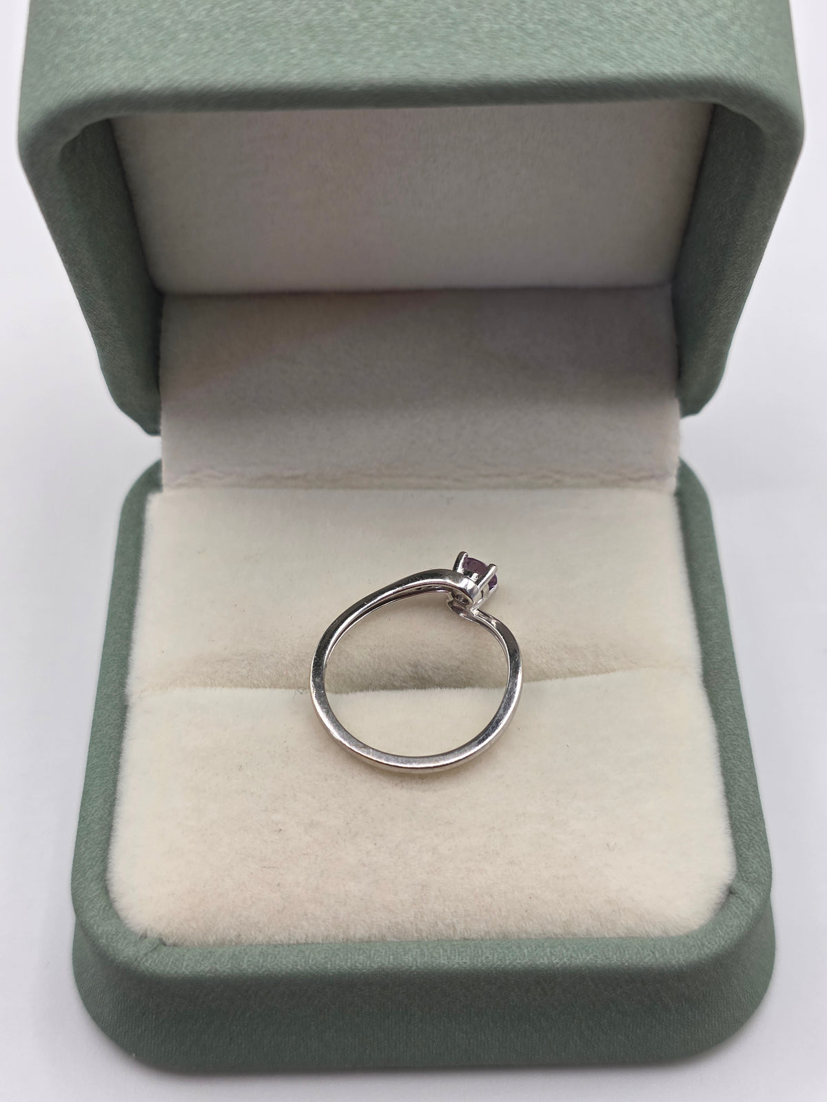 9ct white gold amethyst and diamond ring