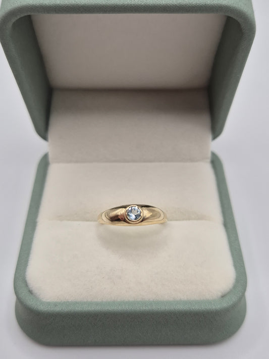 9ct gold topaz gypsy ring