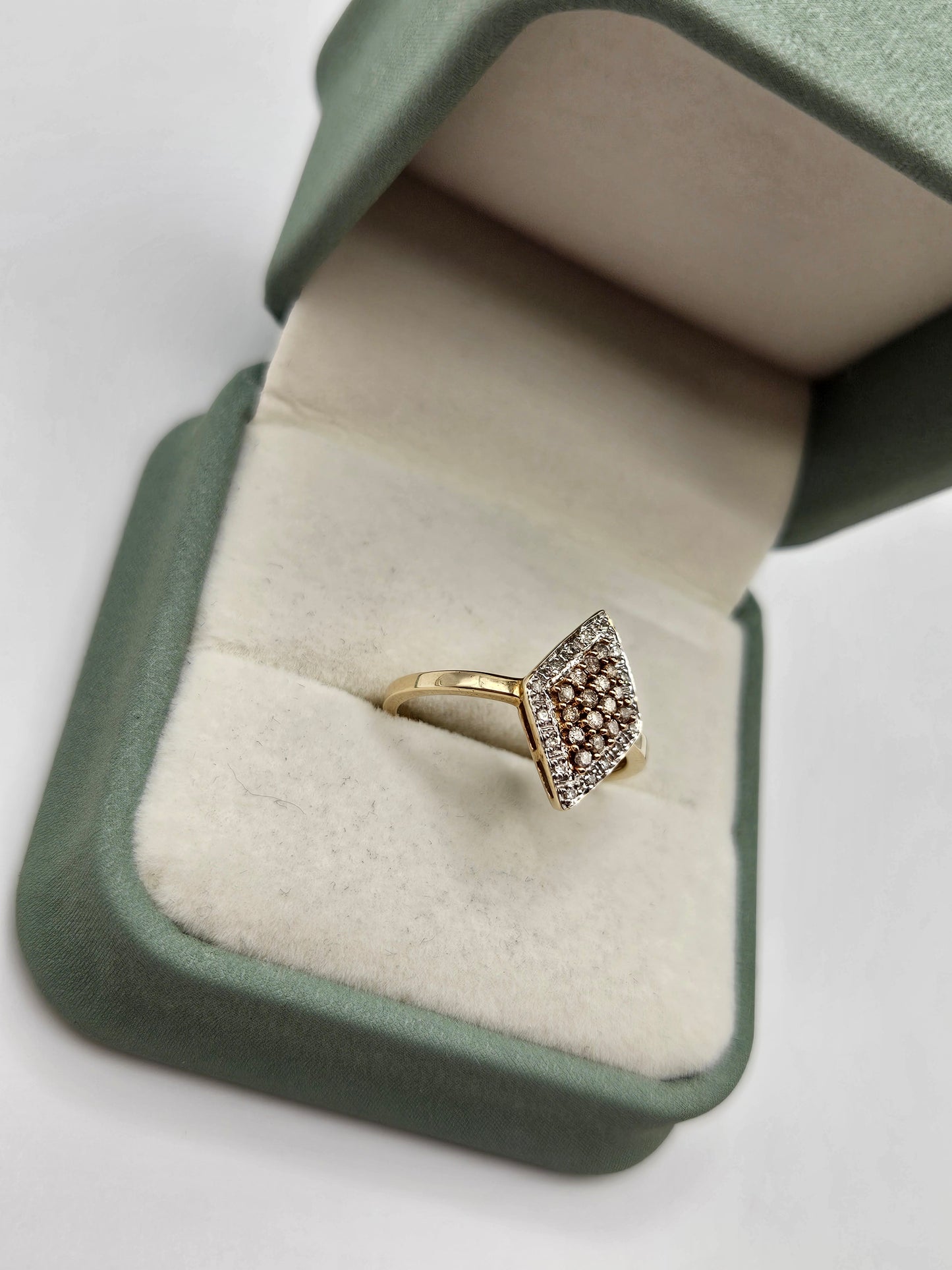 9ct gold cognac diamond ring