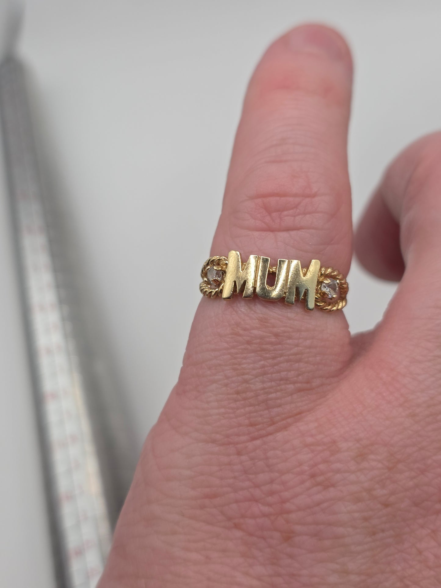 9ct gold mum cz ring