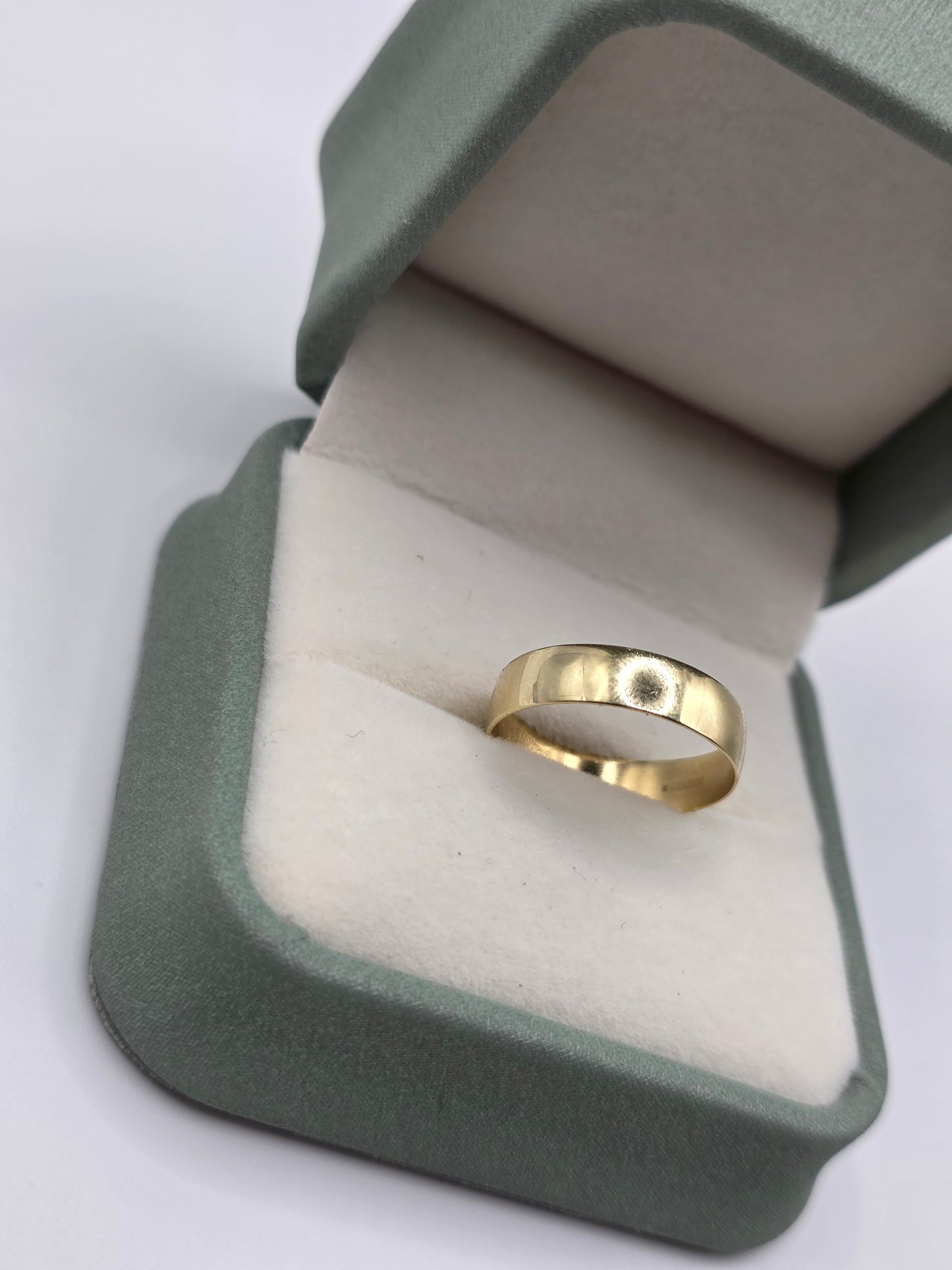 9ct gold wedding band ring