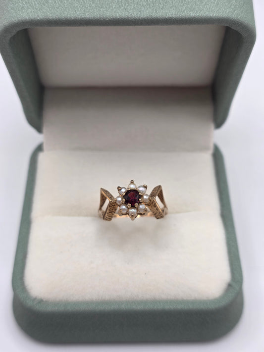 9ct gold garnet and pearl ring