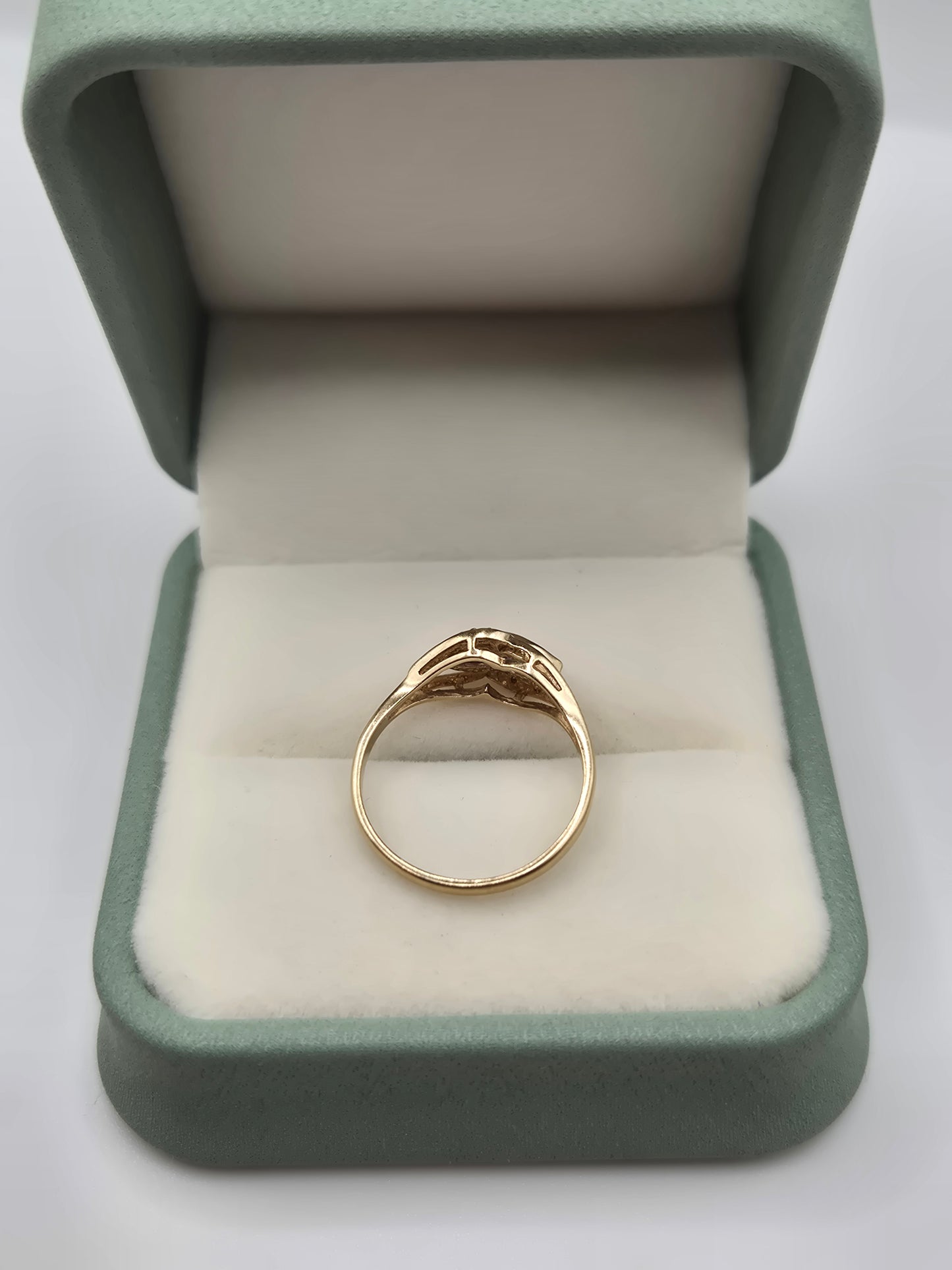 9ct gold amethyst and diamond ring