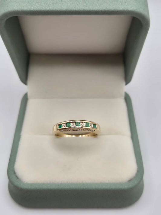 9ct gold emerald and diamond ring