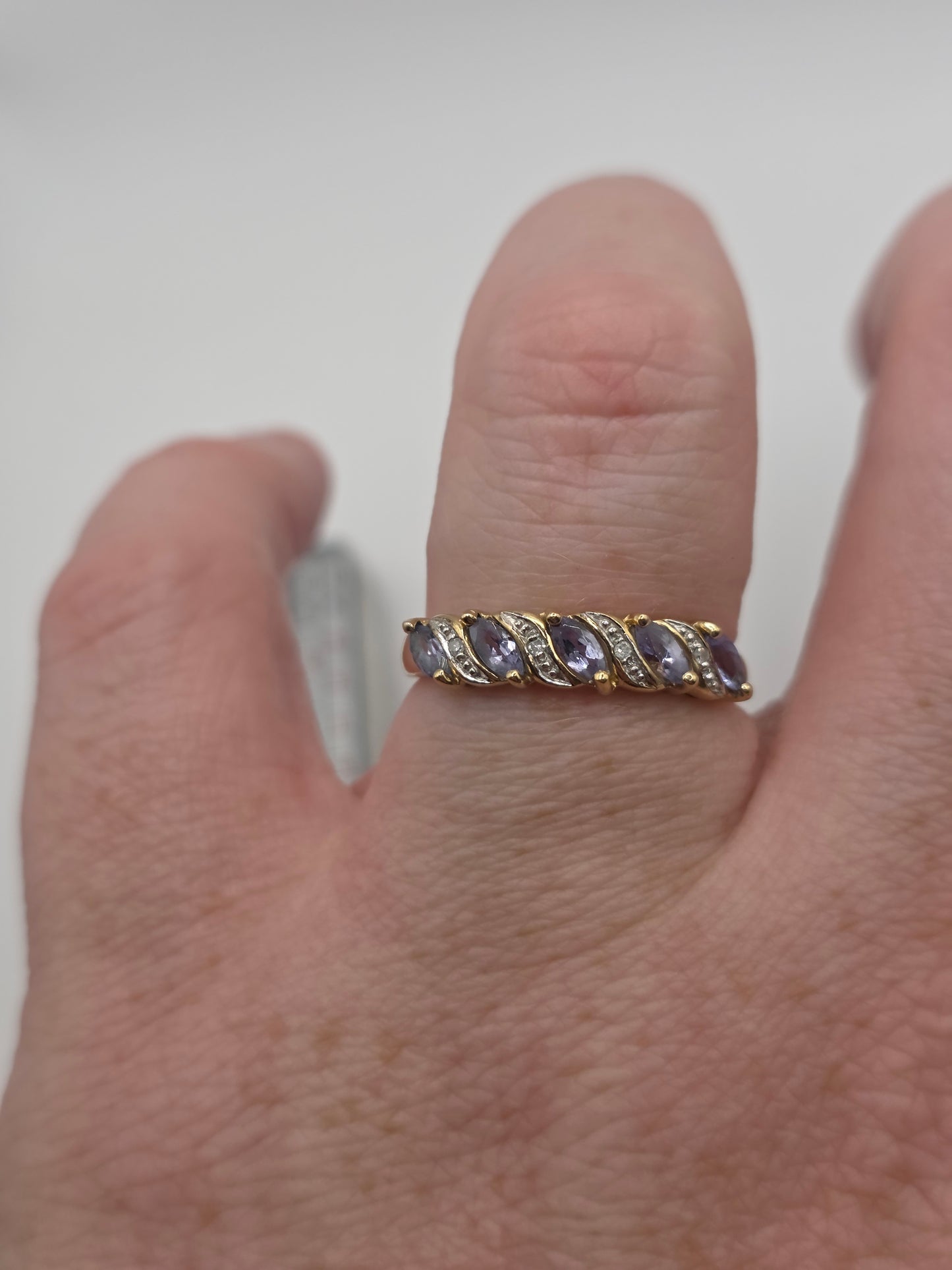 9ct gold tanzanite and diamond ring
